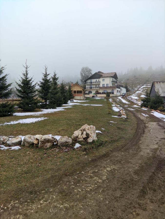 La Rocca Hotell Fundata Exteriör bild
