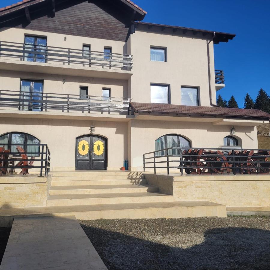 La Rocca Hotell Fundata Exteriör bild