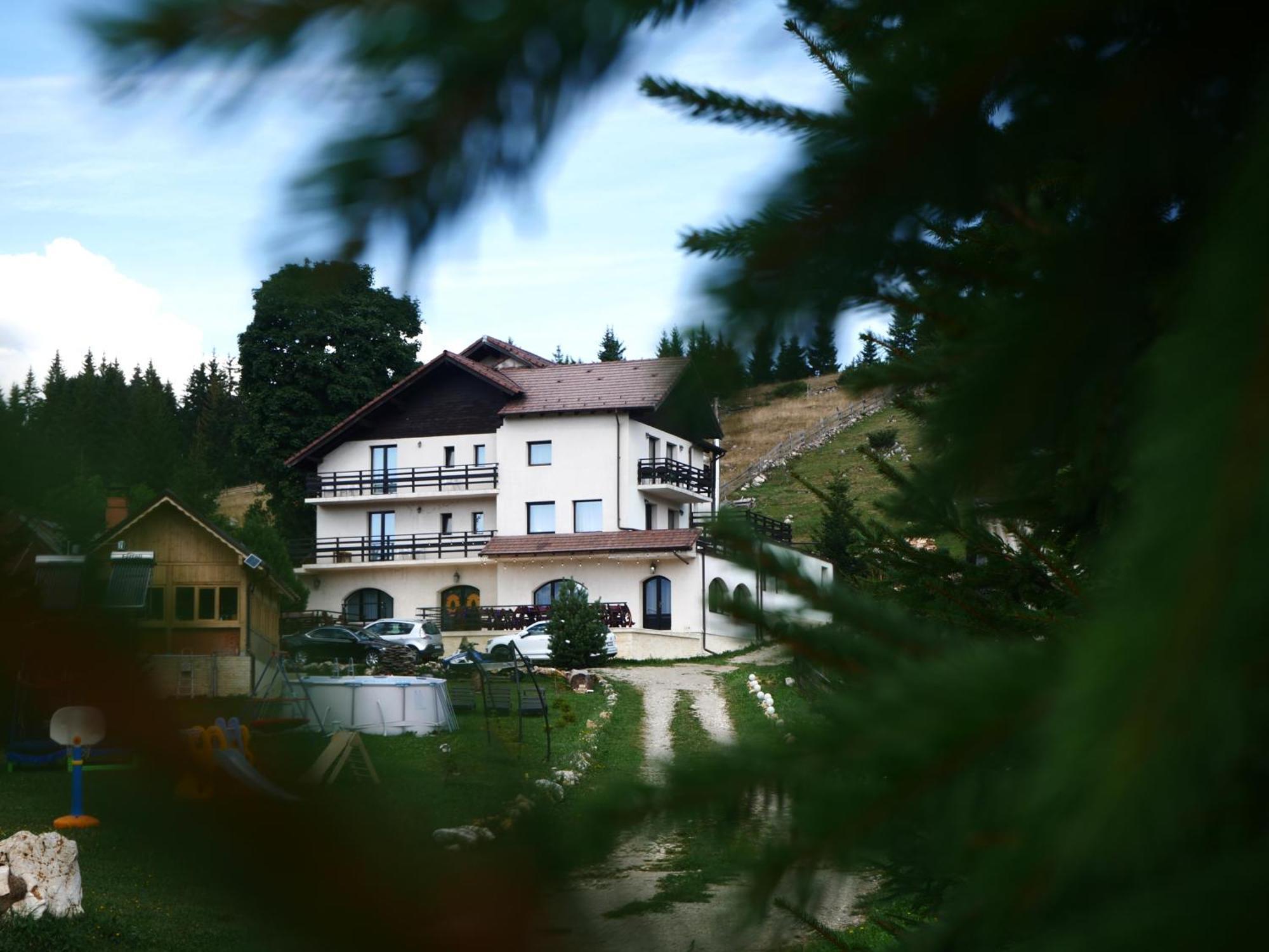 La Rocca Hotell Fundata Exteriör bild